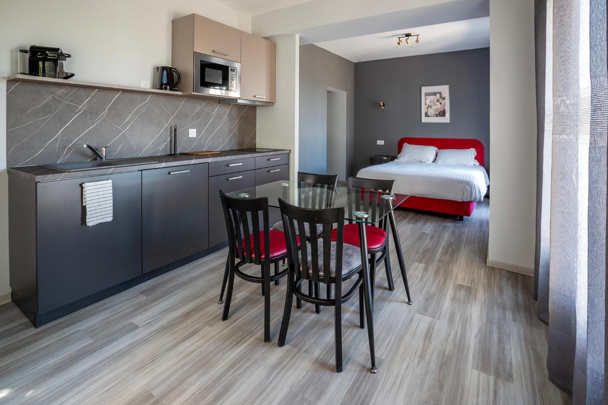 Domaine De La Mautanne Aparthotel Sainte-Tulle Kültér fotó