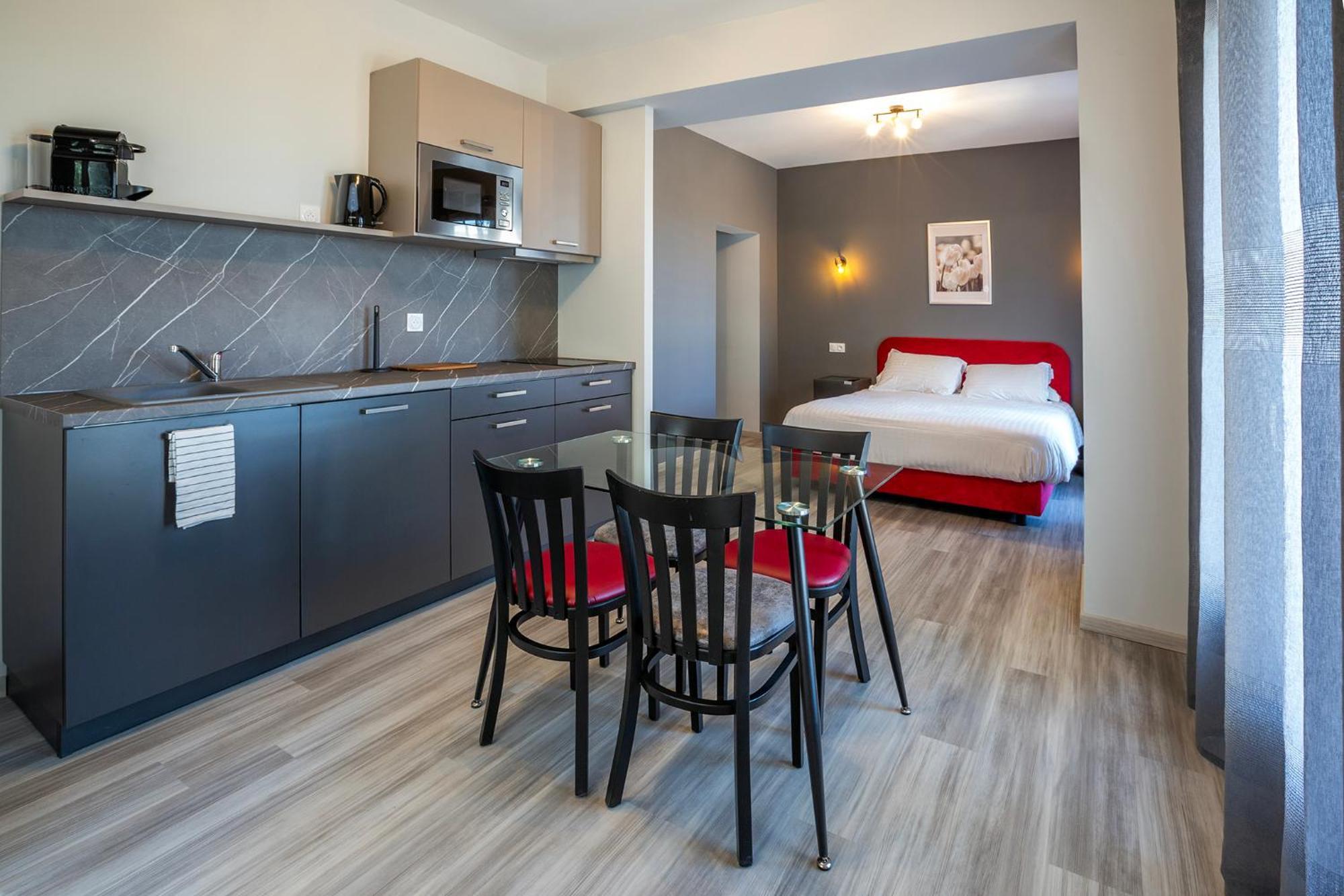 Domaine De La Mautanne Aparthotel Sainte-Tulle Kültér fotó