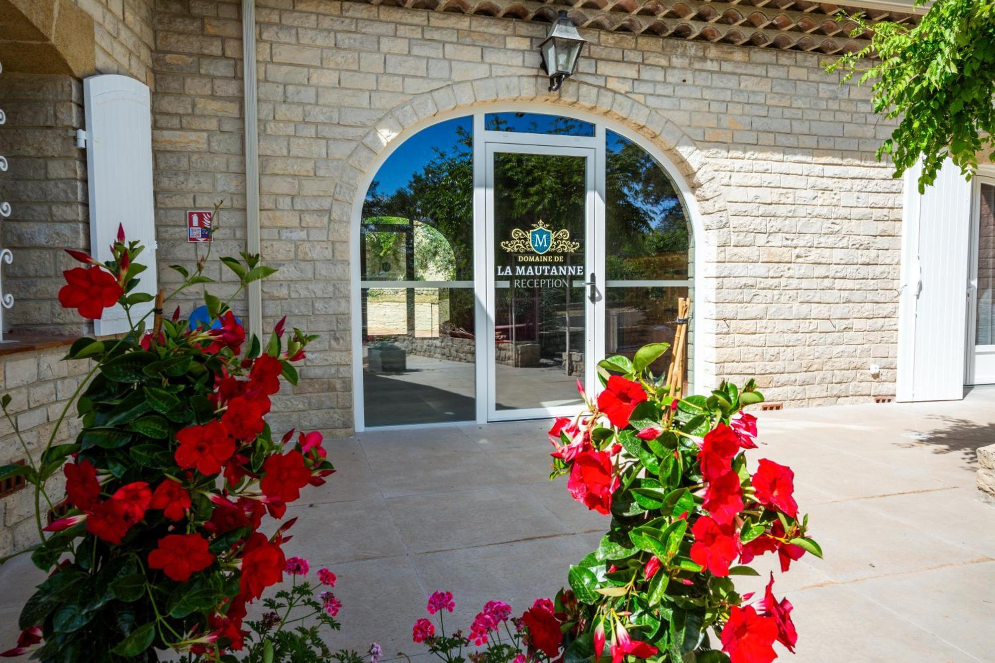 Domaine De La Mautanne Aparthotel Sainte-Tulle Kültér fotó
